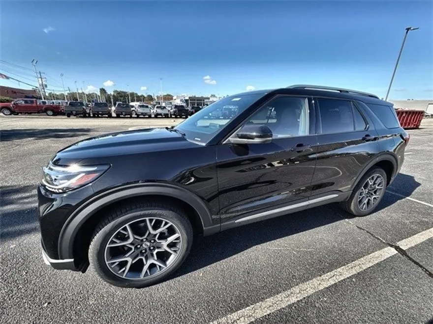 2025 Ford Explorer Platinum photo 1