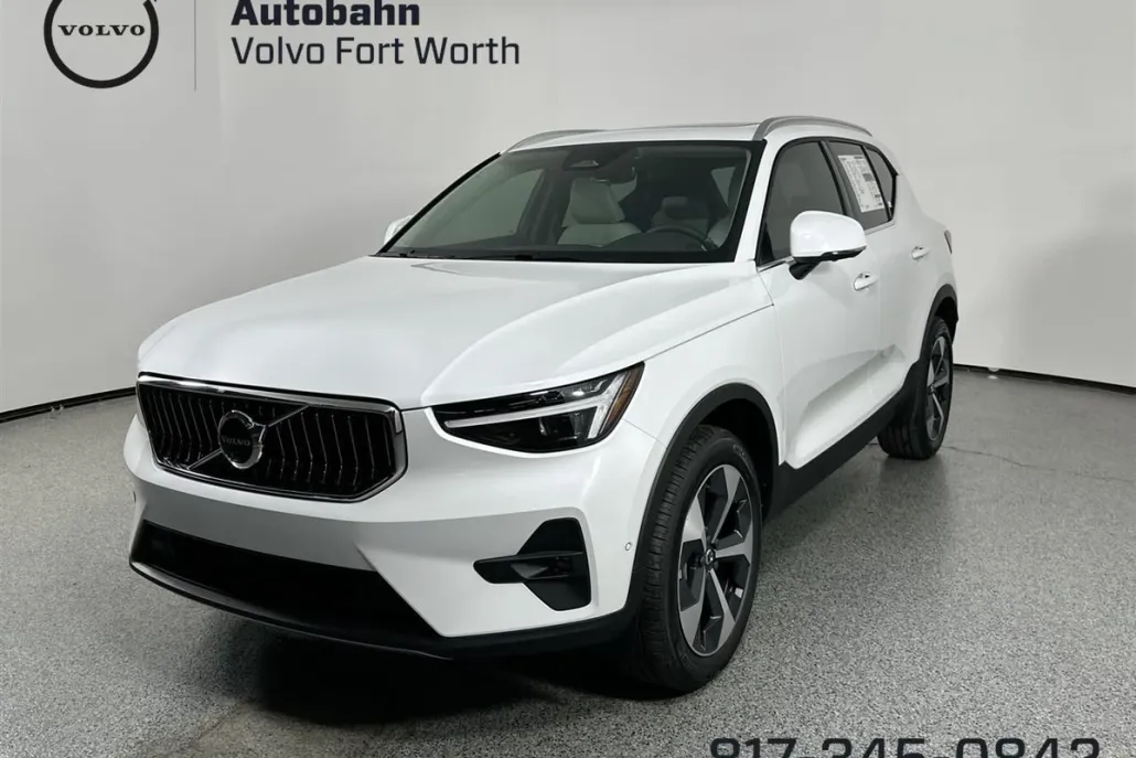 2025 Volvo XC40 AWD Plus photo 1