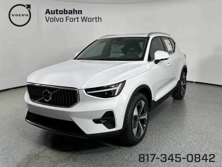 2025 Volvo XC40 AWD Plus photo 1