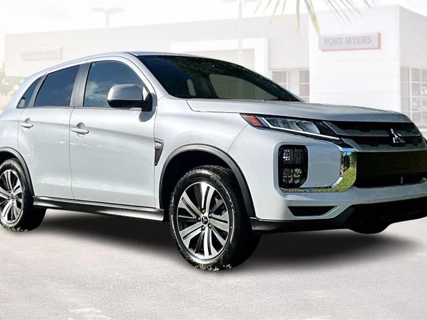 2025 Mitsubishi Outlander Sport ES photo 1