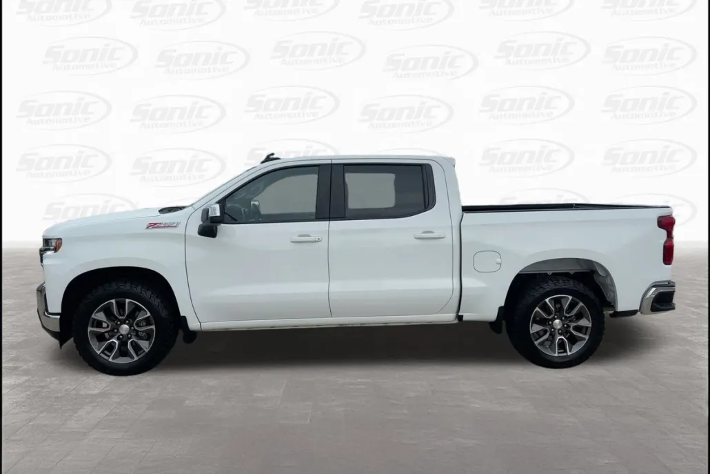 2021 Chevrolet Silverado 1500 LT photo 1