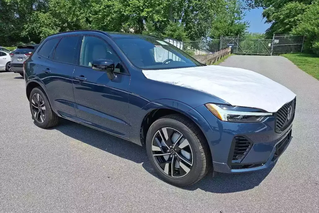 2026 Volvo XC60 Hybrid T8 Core photo 1