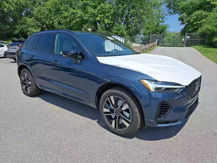 2026 Volvo XC60 Hybrid T8 Core photo 1