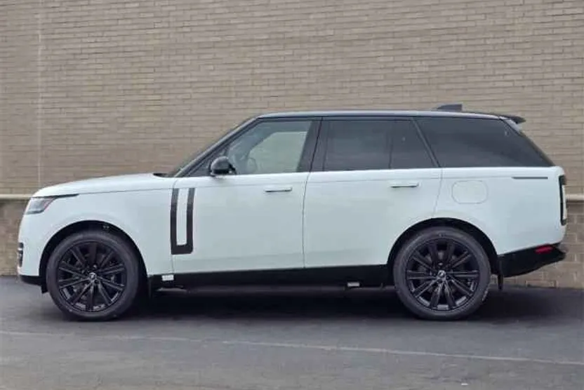 2025 Land Rover Range Rover SE photo 1