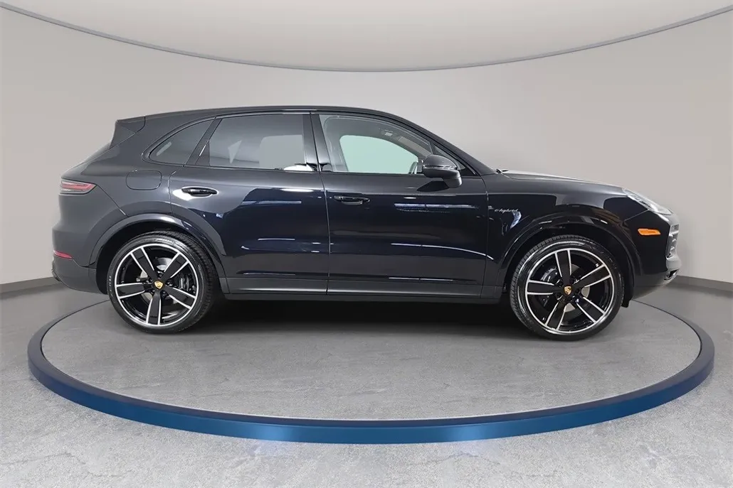 2022 Porsche Cayenne E-Hybrid Platinum Edition photo 1