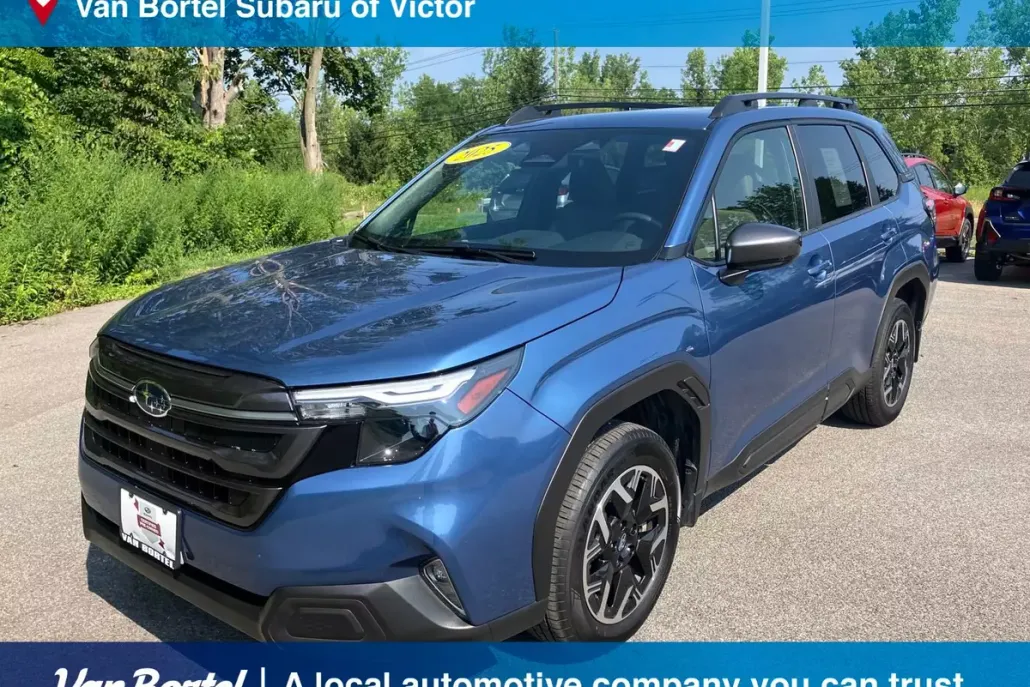 2025 Subaru Forester Premium Base photo 1