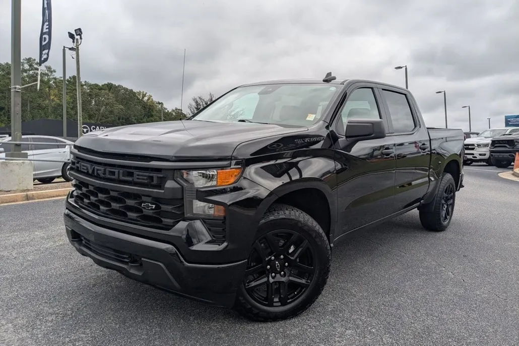 2024 Chevrolet Silverado 1500 Custom photo 1
