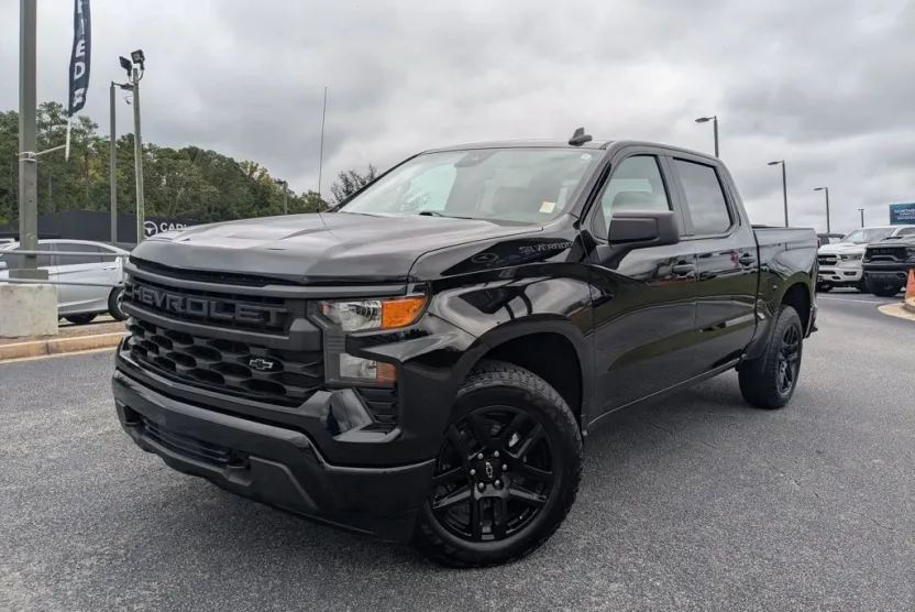 2024 Chevrolet Silverado 1500 Custom photo 1