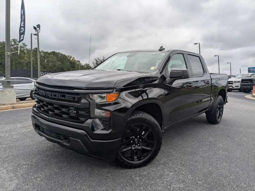 2024 Chevrolet Silverado 1500 Custom photo 1