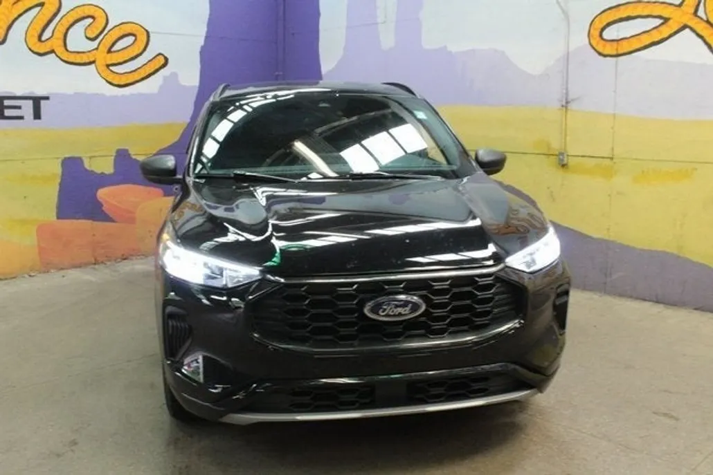 2023 Ford Escape ST-Line photo 1