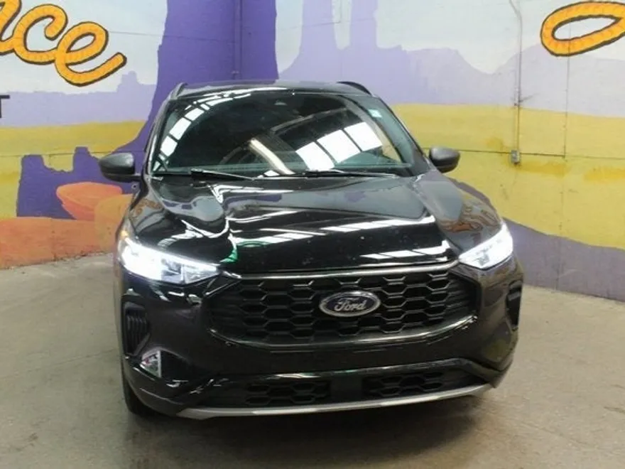 2023 Ford Escape ST-Line photo 1