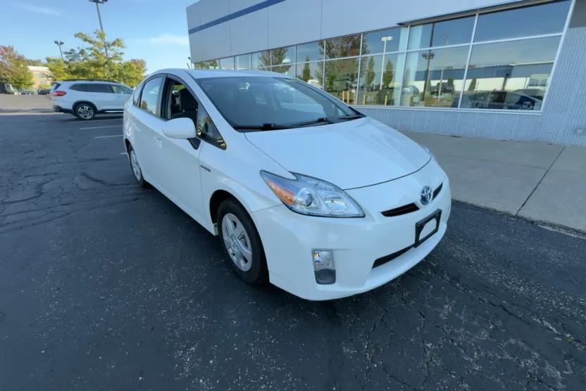 2010 Toyota Prius Base photo 1