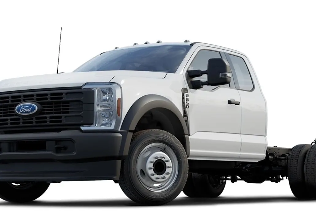 2025 Ford F-550 photo 1
