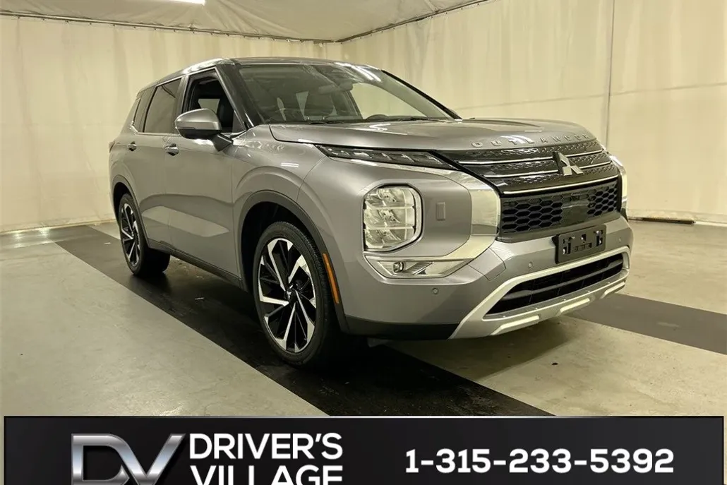 2023 Mitsubishi Outlander SE photo 1