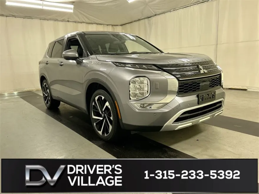 2023 Mitsubishi Outlander SE photo 1