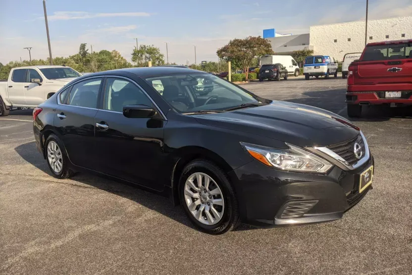 2016 Nissan Altima 2.5 S photo 1