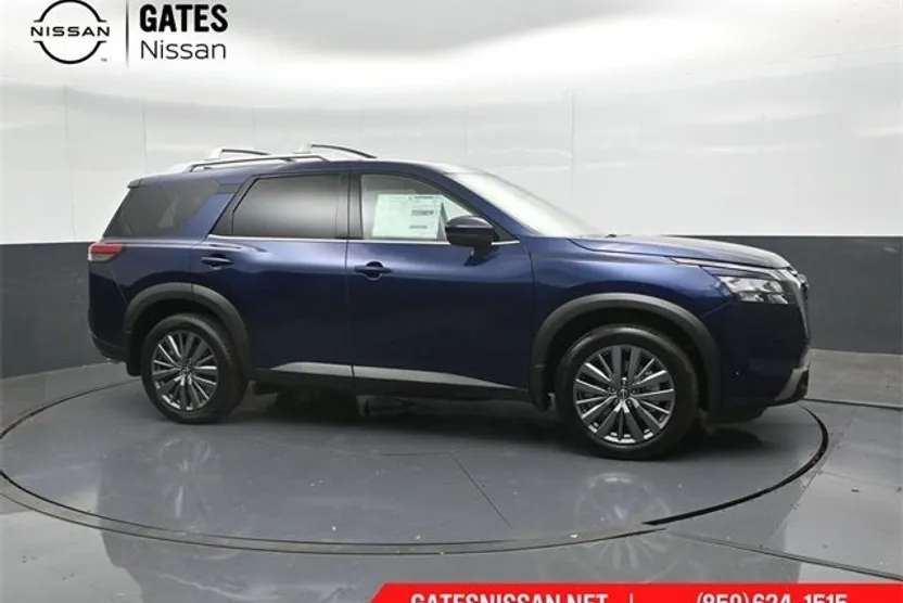 2025 Nissan Pathfinder SL photo 1