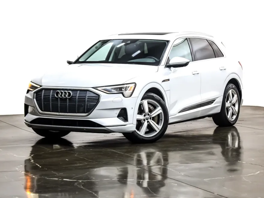 2019 Audi e-tron Premium Plus photo 1