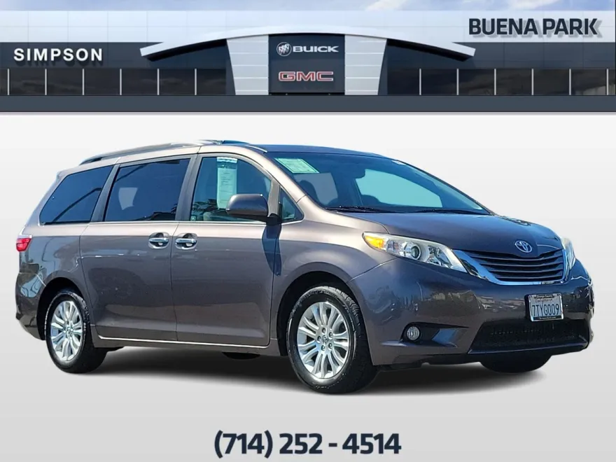 2016 Toyota Sienna XLE photo 1