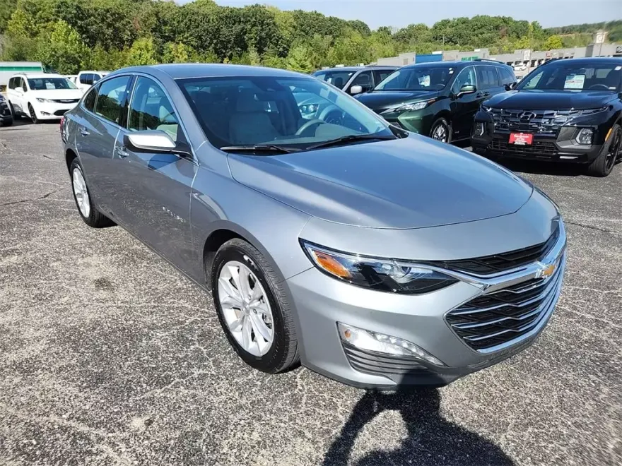 2025 Chevrolet Malibu 1LT photo 1