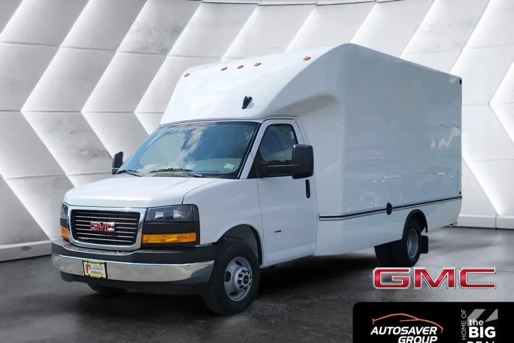 2025 Gmc Savana Cutaway 3500 photo 1
