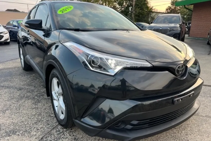 2019 Toyota C-HR XLE LE Limited photo 1