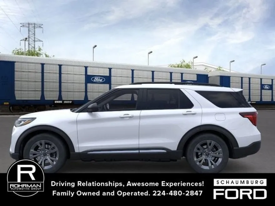 2025 Ford Explorer photo 1