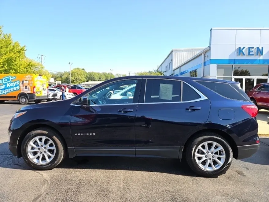 2020 Chevrolet Equinox LT photo 1