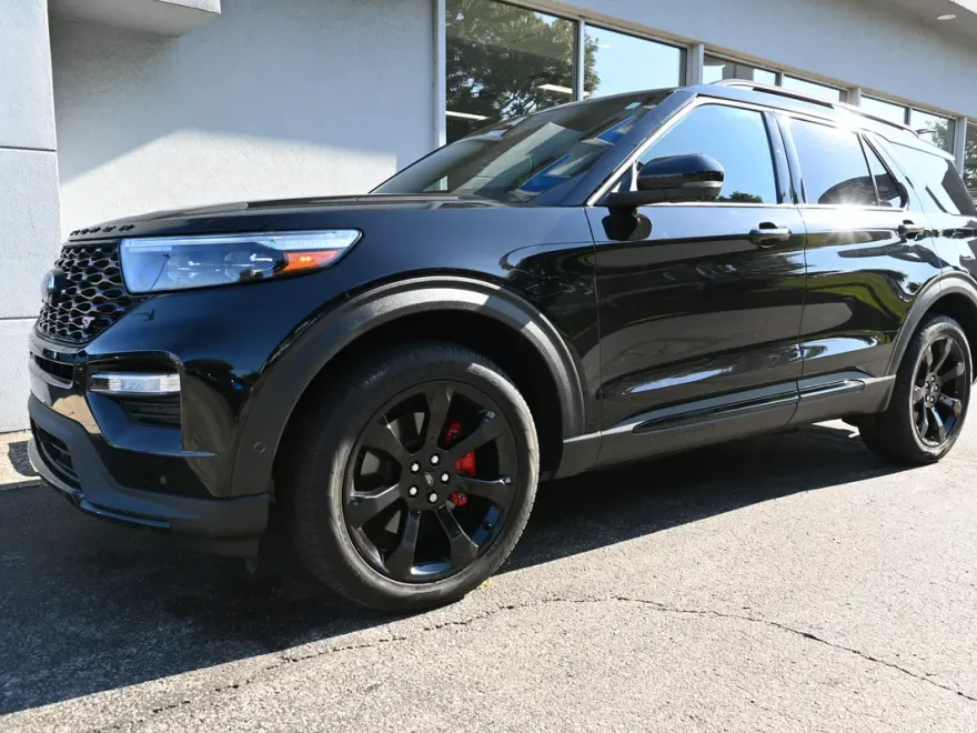 2022 Ford Explorer ST photo 1