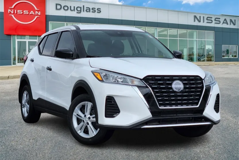 2025 Nissan Kicks Play S photo 1