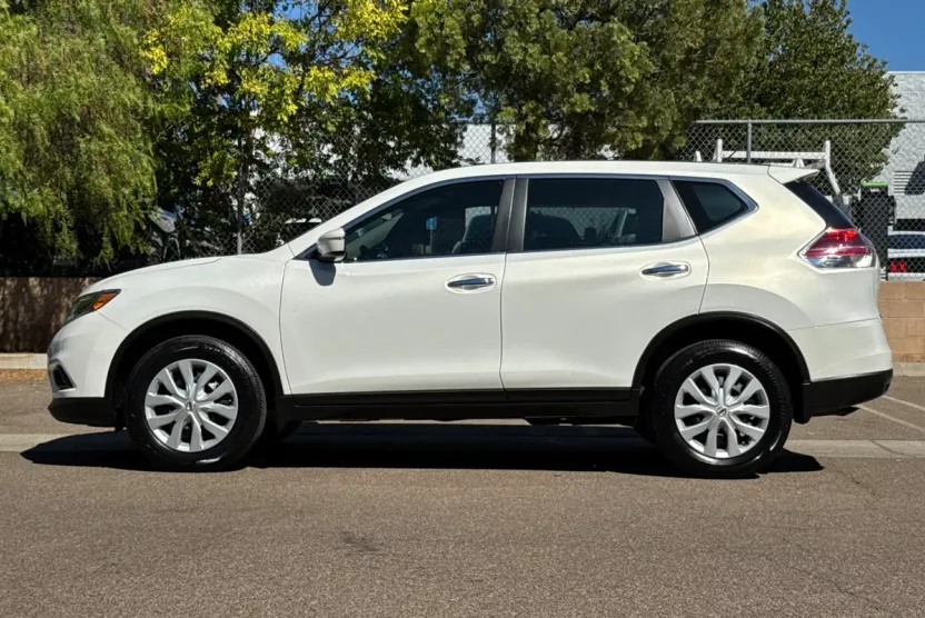 2014 Nissan Rogue S AWD photo 1