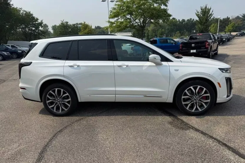 2023 Cadillac XT6 Sport photo 1