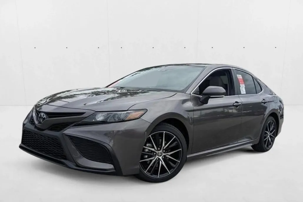 2024 Toyota Camry SE photo 1