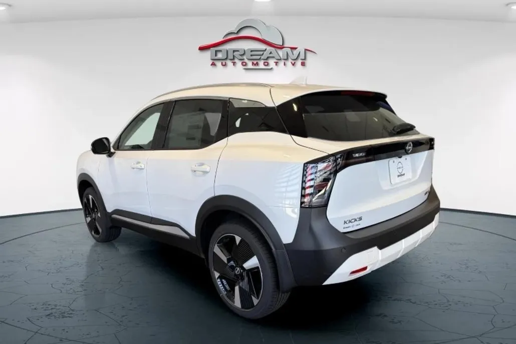 2025 Nissan Kicks SR photo 1