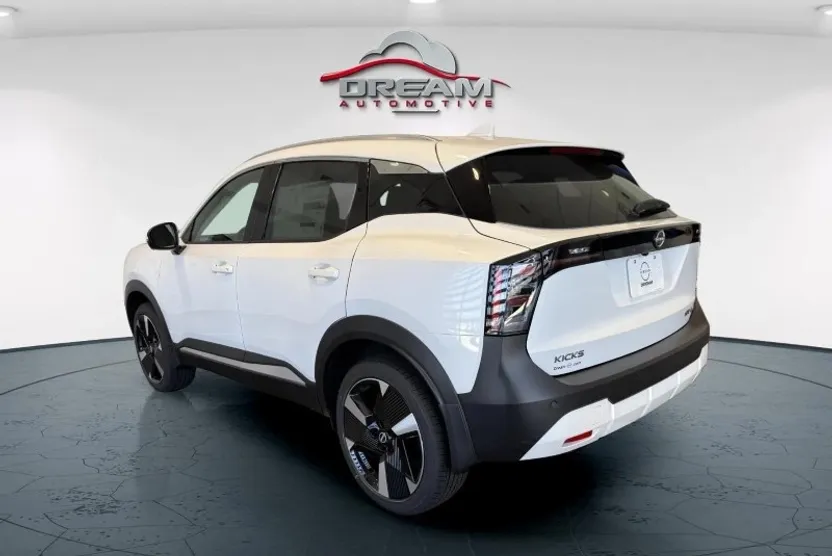 2025 Nissan Kicks SR photo 1