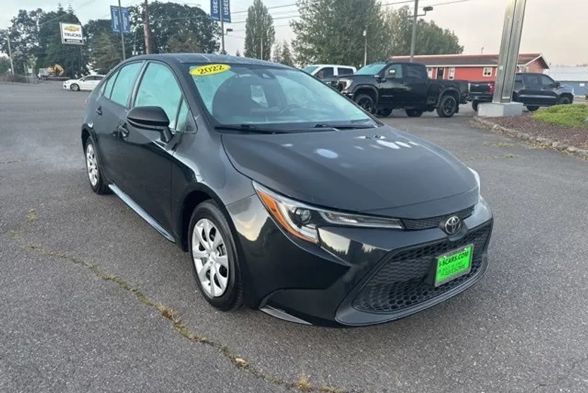 2022 Toyota Corolla LE photo 1