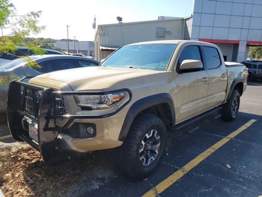 2017 Toyota Tacoma SR5 photo 1