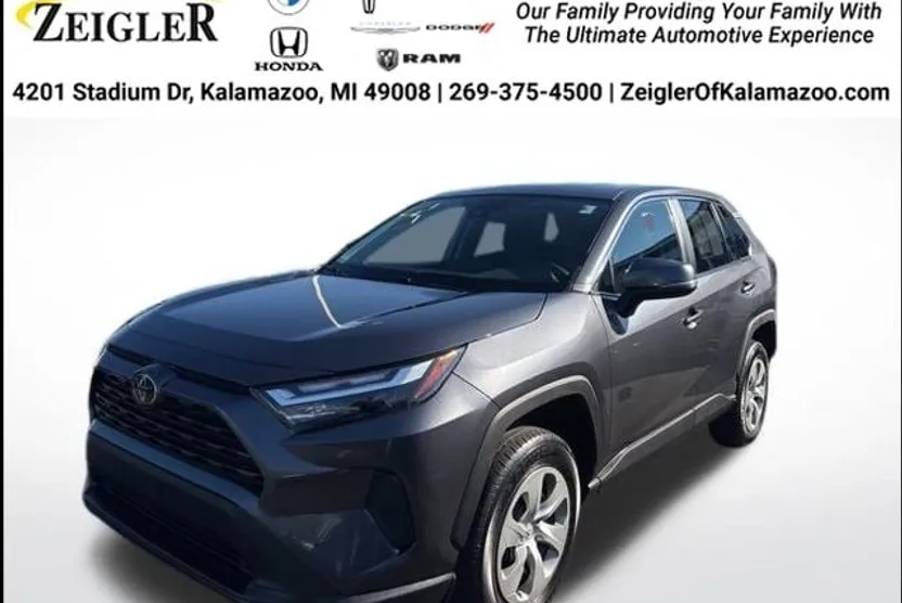 2023 Toyota RAV4 LE photo 1