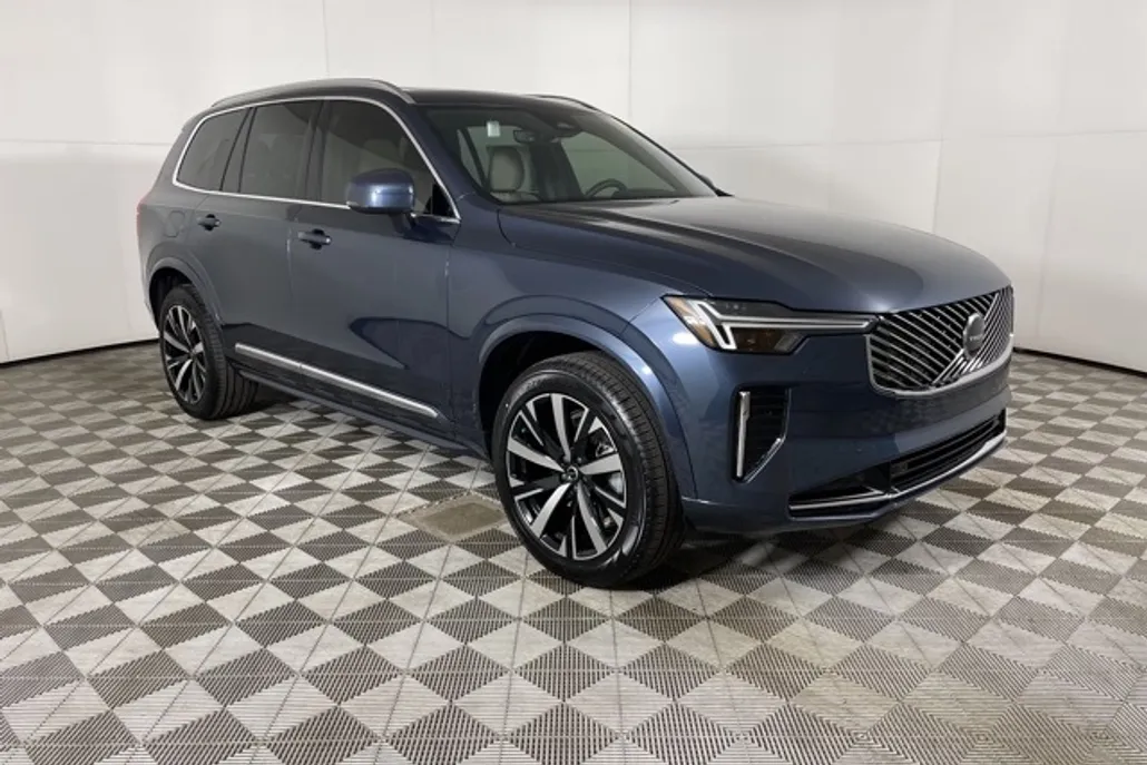 2025 Volvo XC90 Core photo 1