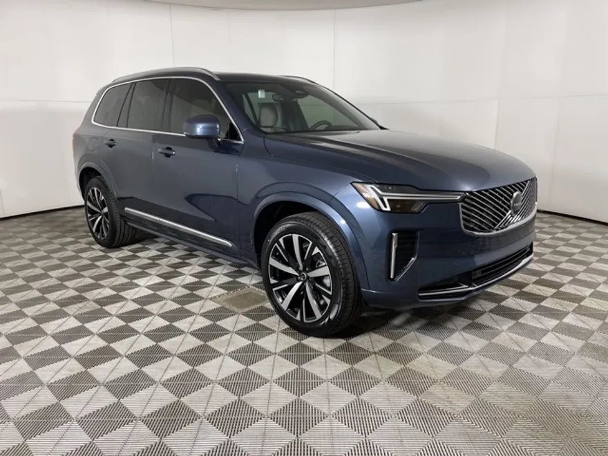 2025 Volvo XC90 Core photo 1