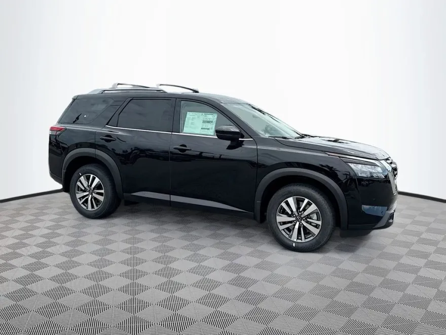 2025 Nissan Pathfinder SL photo 1