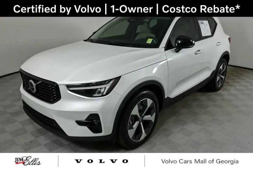 2023 Volvo XC40 Plus photo 1