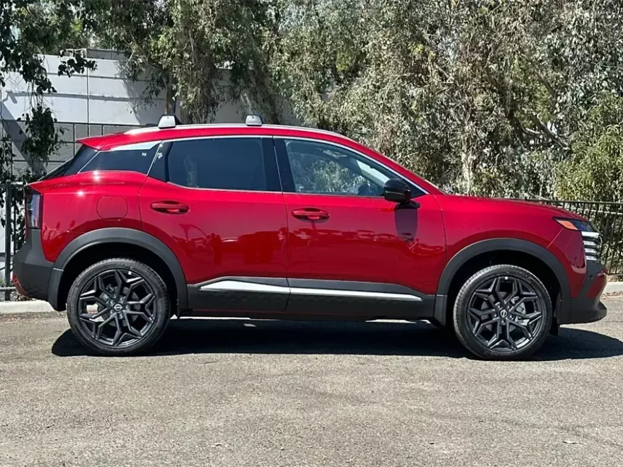 2026 Nissan Kicks SR photo 1