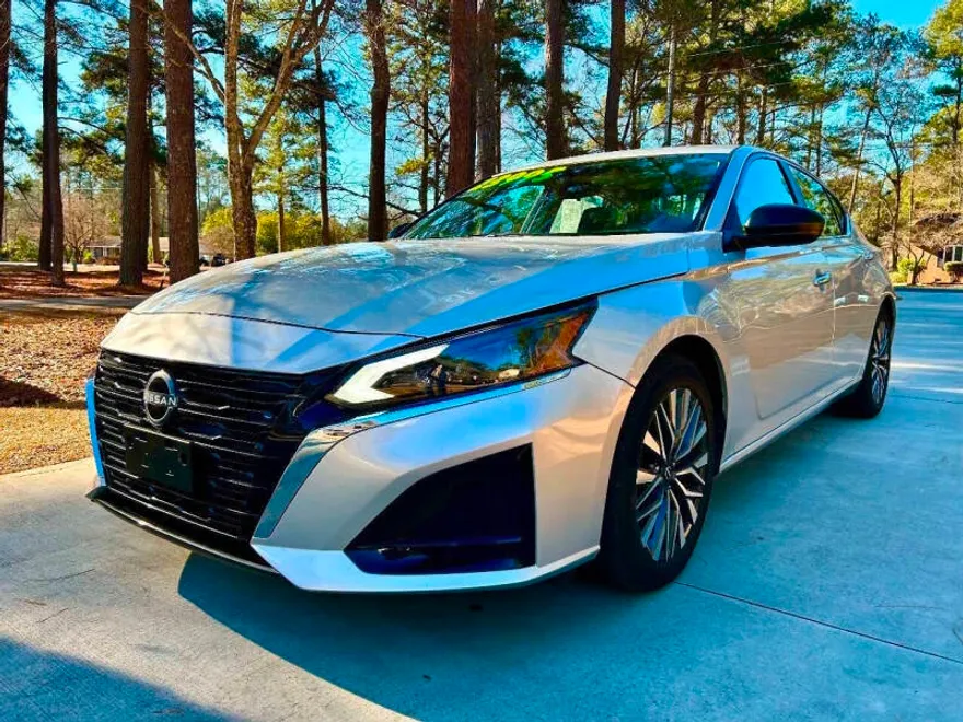 2024 Nissan Altima 2.5 SV photo 1