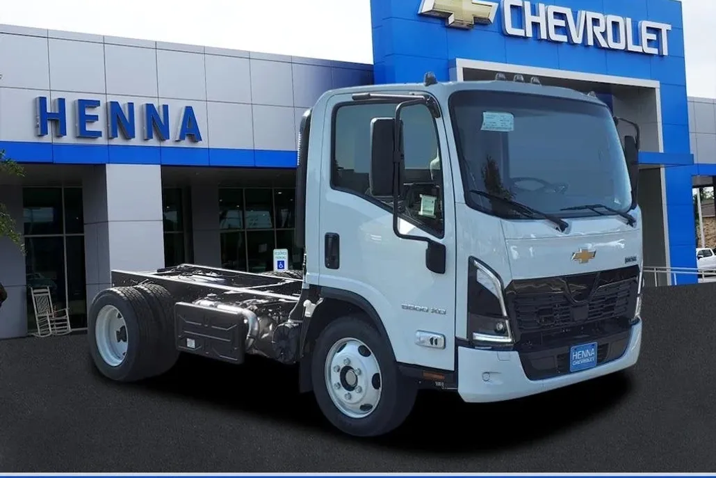 2025 Chevrolet Silverado photo 1