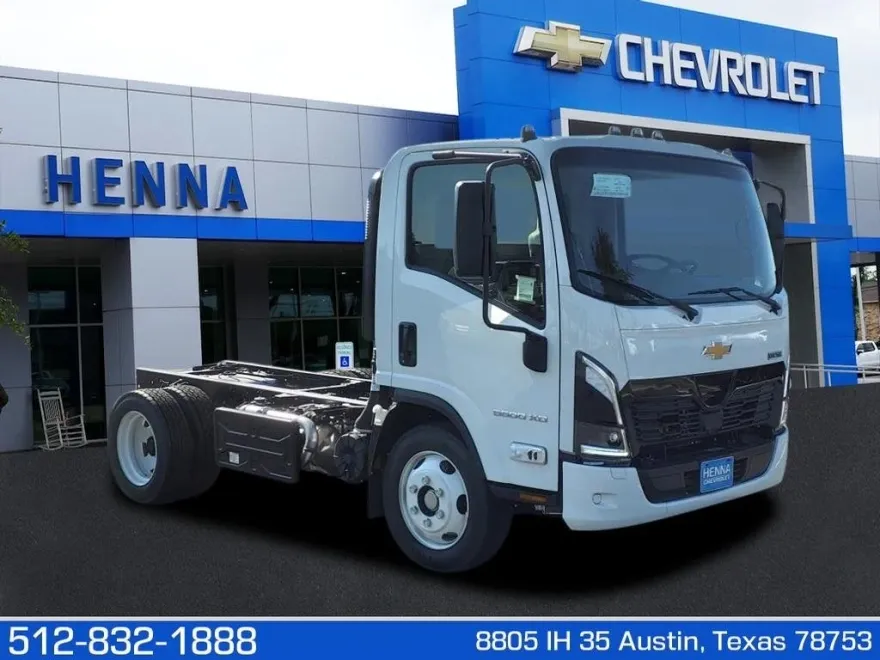 2025 Chevrolet Silverado photo 1