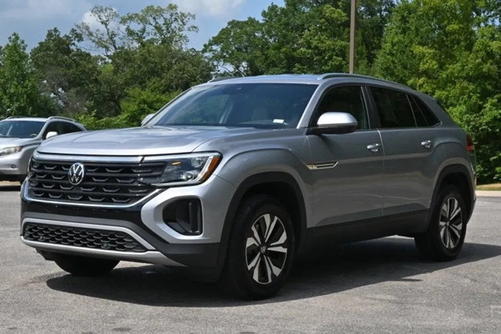 2024 Volkswagen Atlas Cross Sport SE photo 1