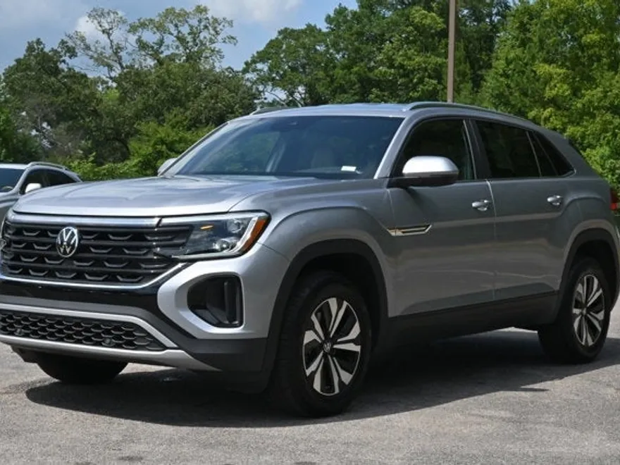 2024 Volkswagen Atlas Cross Sport SE photo 1
