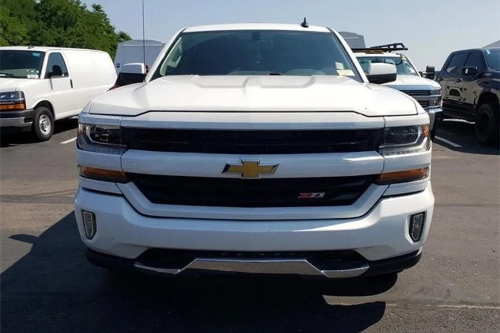 2017 Chevrolet Silverado 1500 LT photo 1