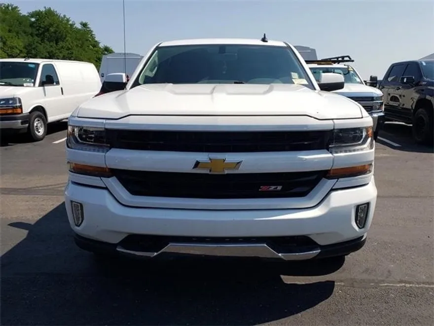 2017 Chevrolet Silverado 1500 LT photo 1